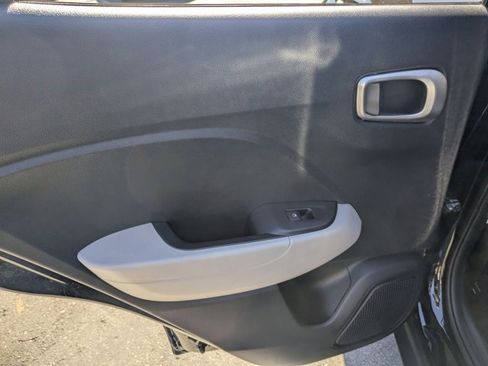 Used 2025 Hyundai Venue SEL image 26