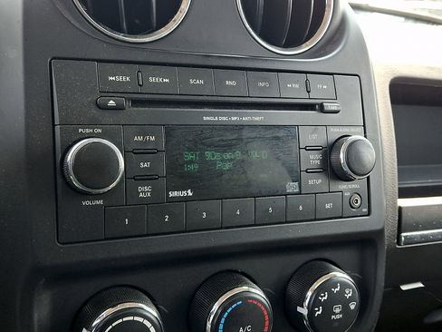 Used 2014 Jeep Patriot Latitude w/ Freedom Edition Package FWD image 19