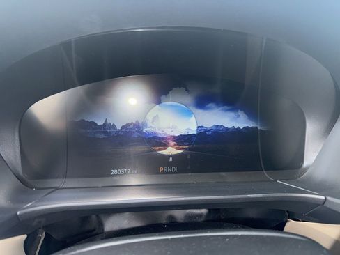 Used 2022 Ford Escape Titanium image 17