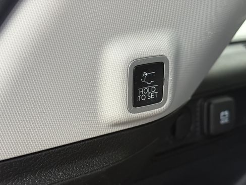 Used 2022 Jeep Grand Cherokee Limited AWD/4WD image 10