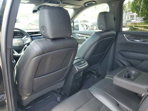 Used 2021 Cadillac XT6 Premium Luxury image 12