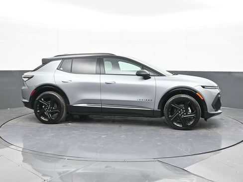 New 2026 Chevrolet Equinox EV RS image 17