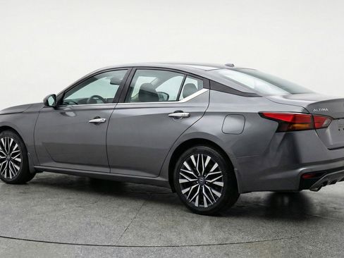 Used 2025 Nissan Altima 2.5 SV image 6