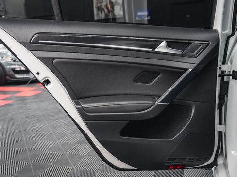 Used 2019 Volkswagen Golf 4-Door image 39