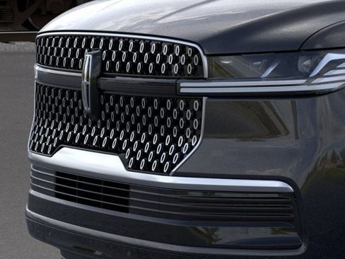 New 2026 Lincoln Navigator L Reserve AWD/4WD image 17