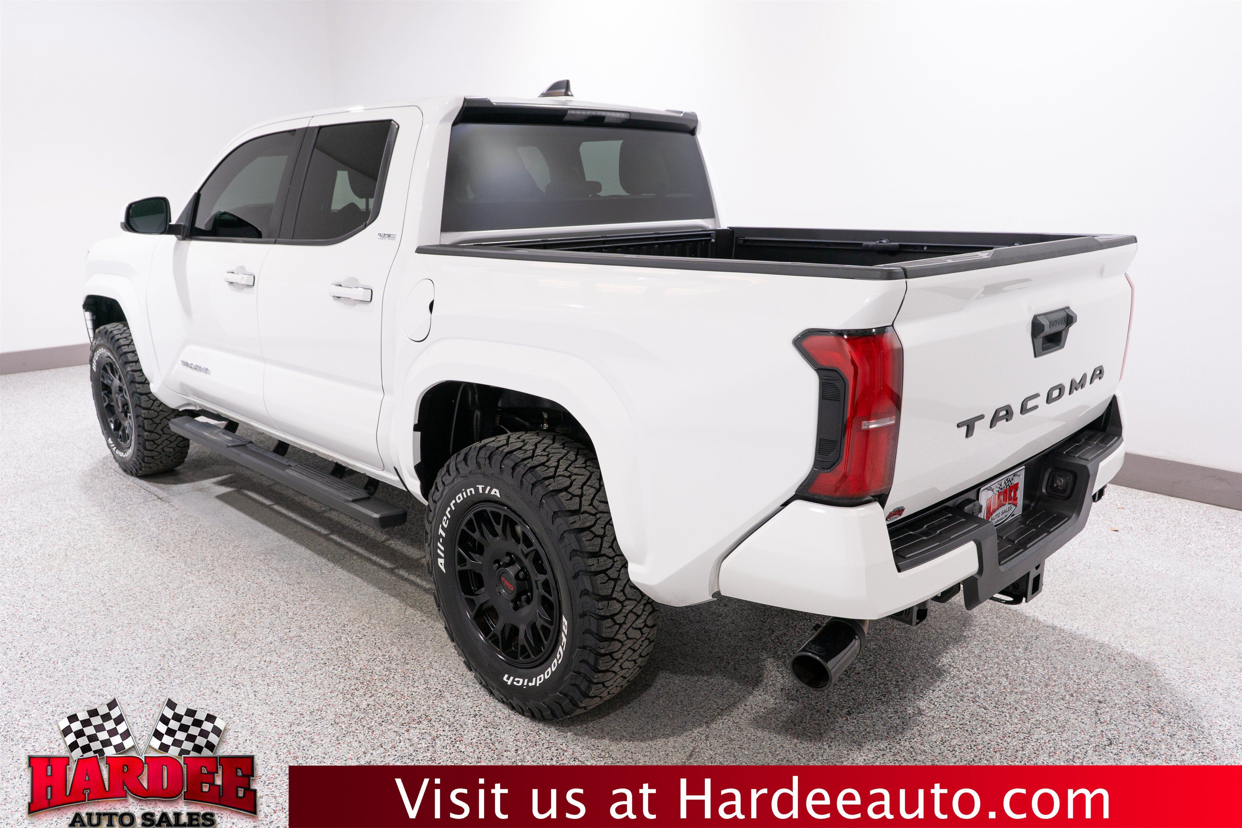 Used 2024 Toyota Tacoma SR5 RWD image 3