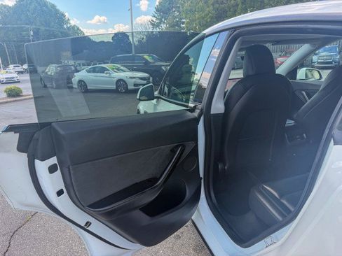Used 2021 Tesla Model Y Long Range AWD/4WD image 12
