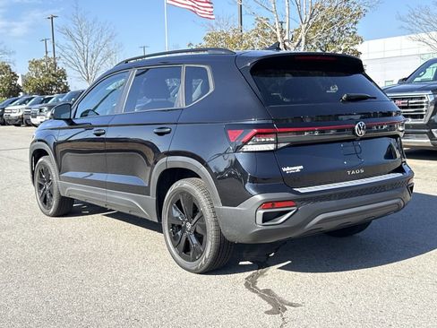 New 2026 Volkswagen Taos SE FWD image 3
