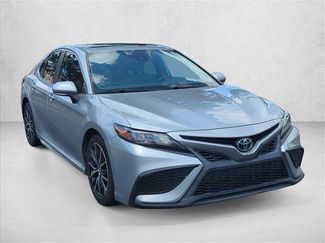 Used 2021 Toyota Camry SE FWD video 3