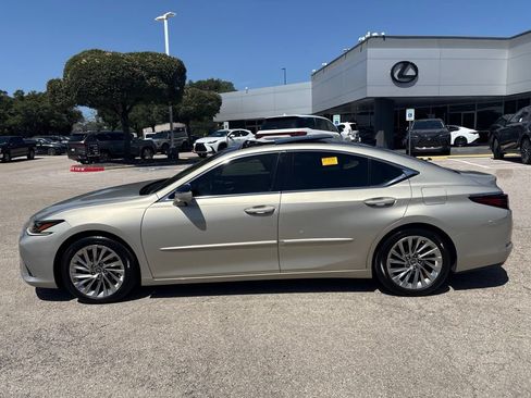 Certified 2021 Lexus ES 350 Ultra Luxury w/ Accessory Package 2 FWD image 2