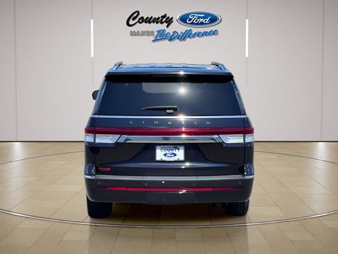 Used 2024 Lincoln Navigator Reserve image 5