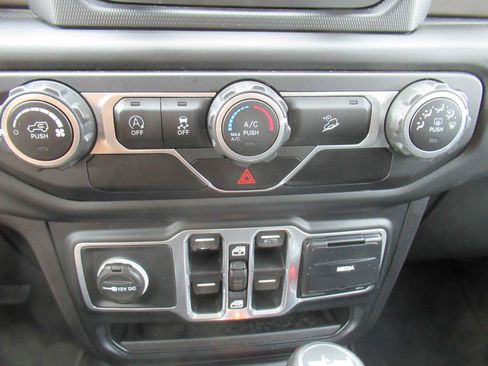 Used 2018 Jeep Wrangler Unlimited Sport S image 33