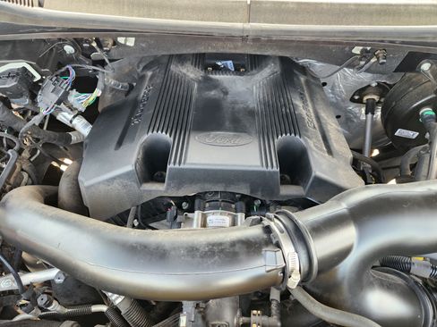 Used 2019 Ford F150 Lariat w/ Equipment Group 502A Luxury AWD/4WD image 31