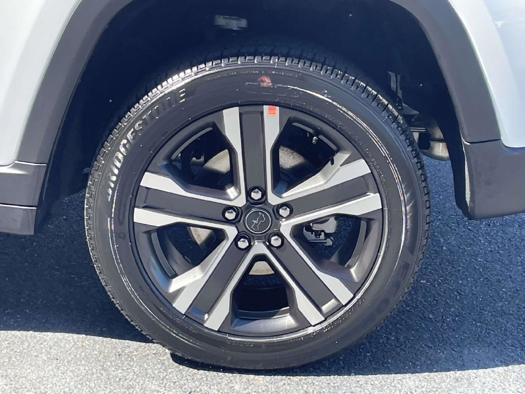 New 2027 Jeep Grand Cherokee Limited AWD/4WD image 12