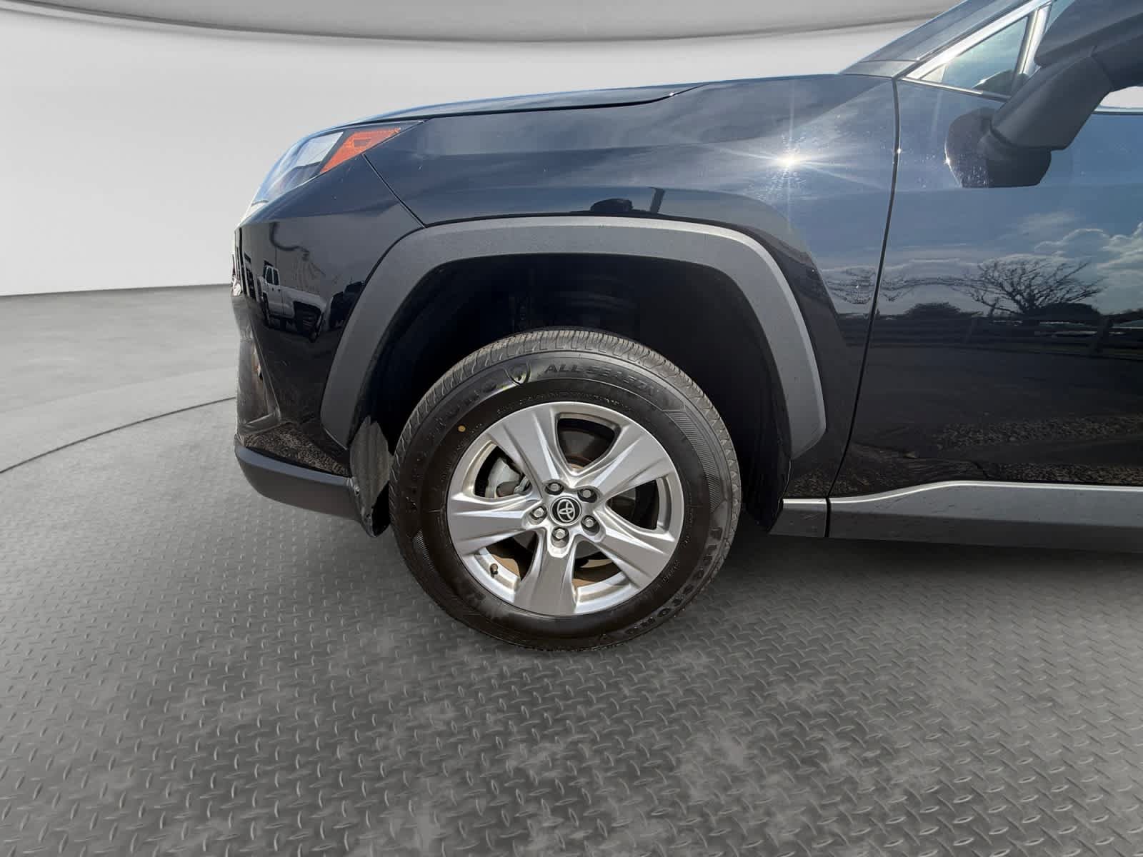 Used 2025 Toyota RAV4 XLE AWD/4WD image 9