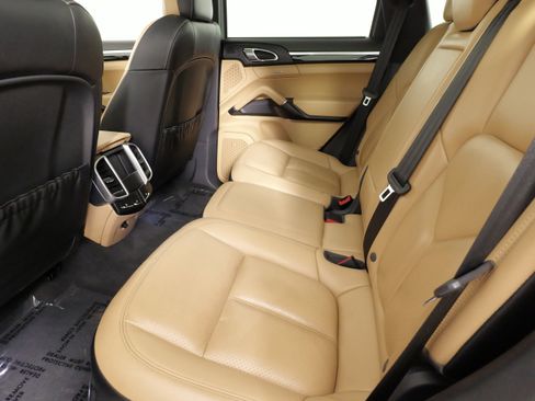 Used 2017 Porsche Cayenne image 37