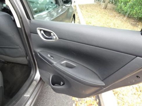 Used 2015 Nissan Sentra S image 22