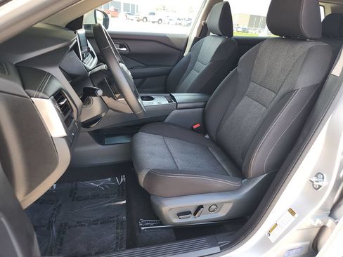 Used 2025 Nissan Rogue SV FWD image 13