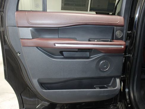 Used 2023 Ford Expedition Max Limited image 23