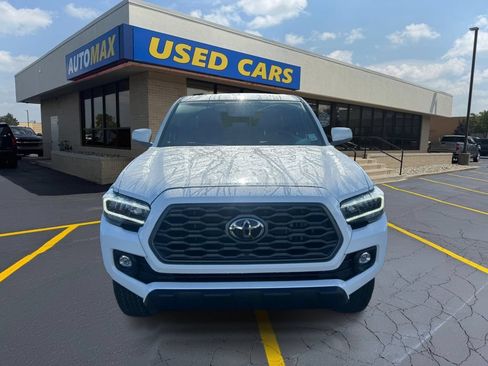 Used 2023 Toyota Tacoma TRD Off-Road w/ TRD Premium Off Road Package AWD/4WD image 3