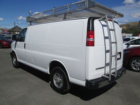 Used 2020 Chevrolet Express 3500 w/ Driver Convenience Package RWD image 4