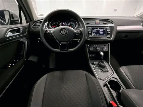 Used 2020 Volkswagen Tiguan S image 6