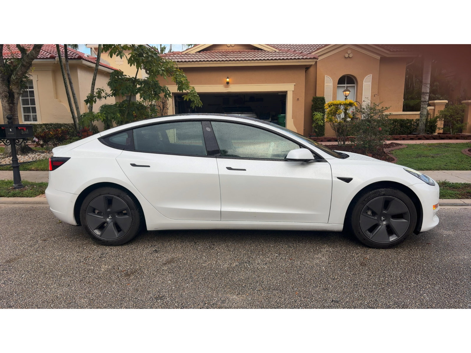 Used 2021 Tesla Model 3 Standard Range Plus RWD image 3