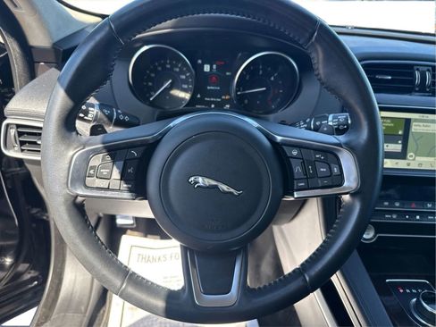 Used 2019 Jaguar F-PACE Prestige AWD/4WD image 16