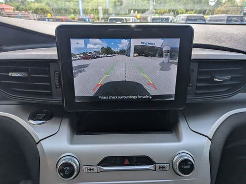 Used 2022 Ford Explorer XLT image 25