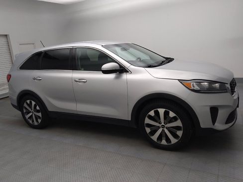 Used 2020 Kia Sorento LX image 11