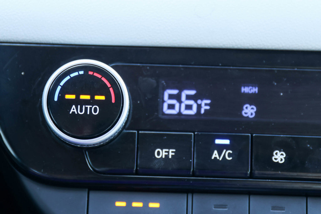 Used 2025 Hyundai Elantra Limited FWD image 25