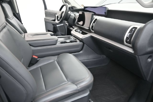 Used 2025 Ford Expedition Active AWD/4WD image 31