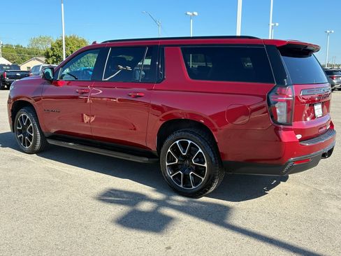 Used 2022 Chevrolet Suburban RST w/ Luxury Package AWD/4WD image 8