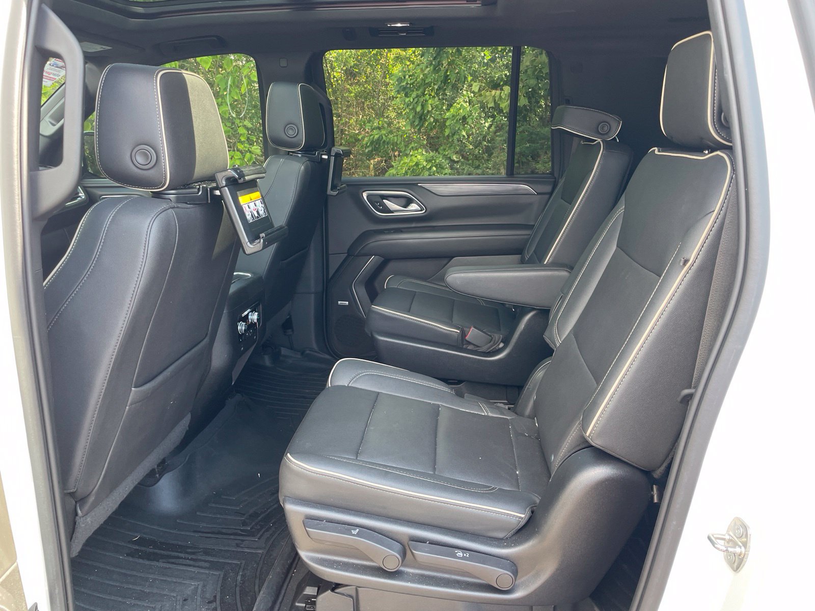 Used 2022 GMC Yukon XL SLT w/ SLT Premium Package AWD/4WD image 36