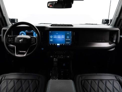 Used 2025 Ford Bronco Badlands image 12