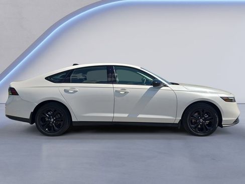 Certified 2025 Honda Accord SE image 6