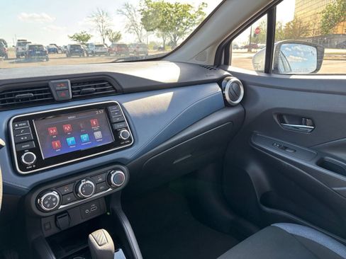 Used 2025 Nissan Versa SV image 33
