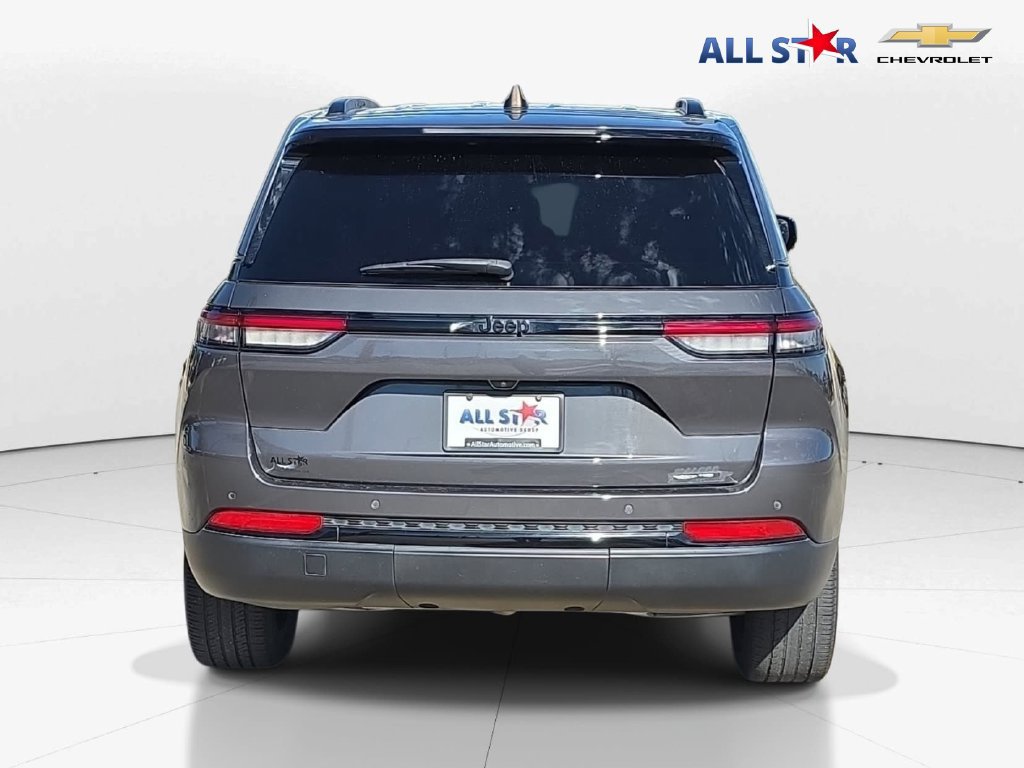 Used 2024 Jeep Grand Cherokee Altitude RWD image 4