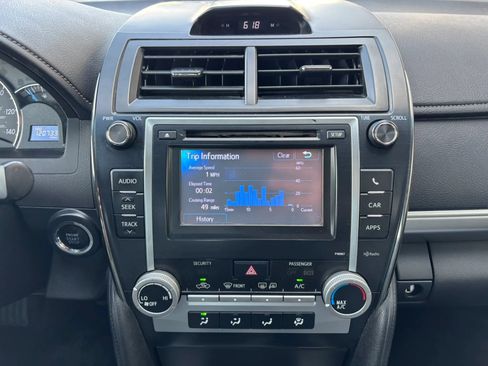 Used 2012 Toyota Camry SE w/ Leather Pkg FWD image 19