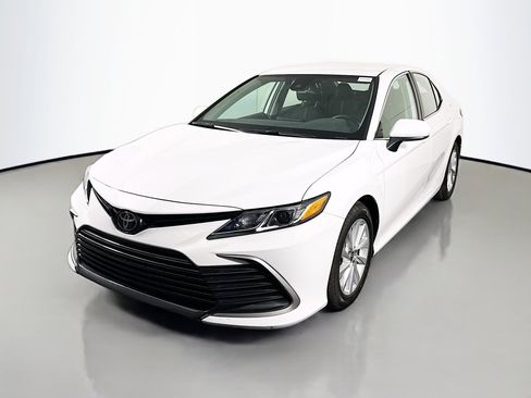 Used 2023 Toyota Camry LE image 4