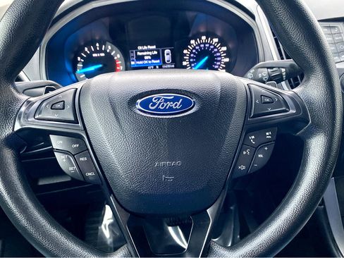 Used 2017 Ford Edge SE image 17