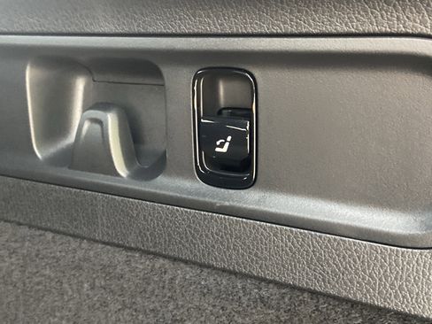 Certified 2025 Mercedes-Benz GLC 300 image 12