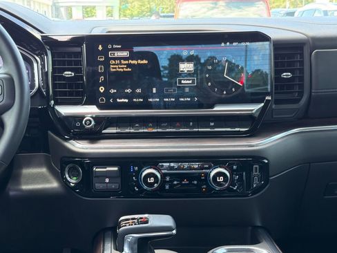 Certified 2025 GMC Sierra 1500 SLT w/ SLT Premium Package AWD/4WD image 24