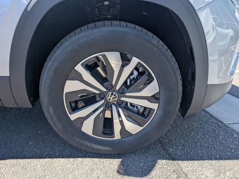 Used 2025 Volkswagen Atlas SE image 27