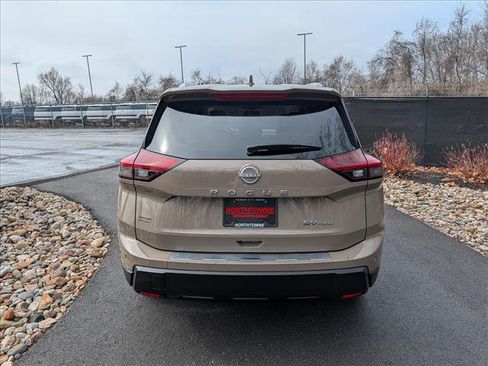 Used 2024 Nissan Rogue SV w/ SV Premium Package image 4