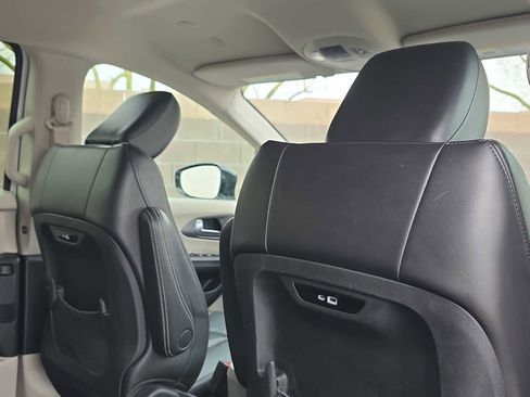 Used 2024 Chrysler Pacifica Limited FWD image 13