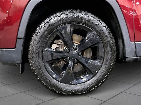 Used 2019 Jeep Cherokee Limited image 10