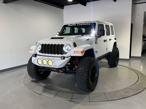 Used 2025 Jeep Wrangler Sport AWD/4WD image 3