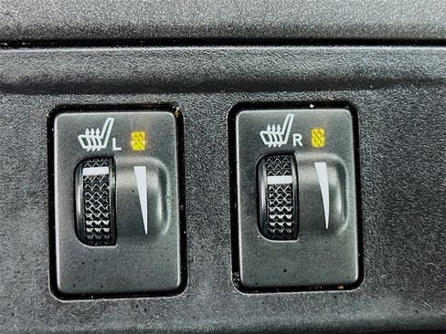 Used 2017 Toyota Camry XLE image 19