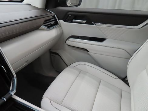 Used 2024 GMC Acadia Denali image 29